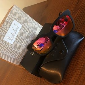 New Diff Eyewear Bella Sunglasses Pink Mirror